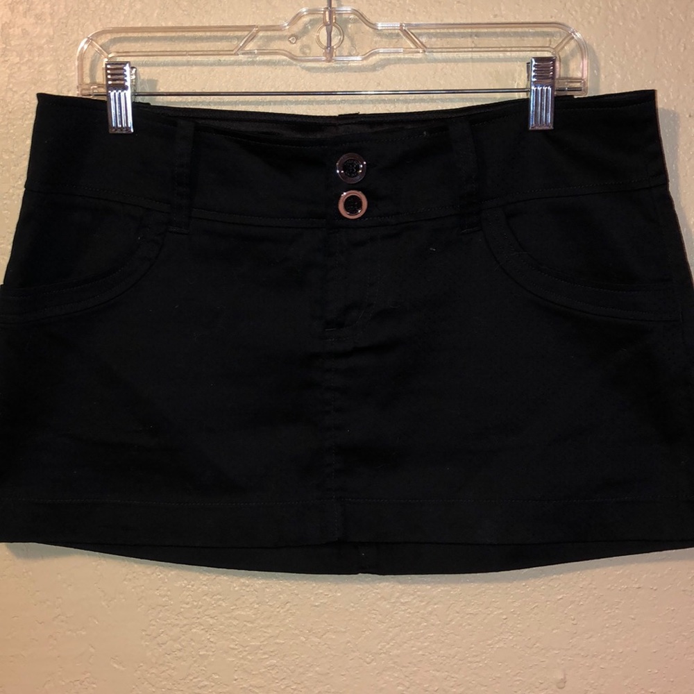 New Black GUESS mini skirt size 31